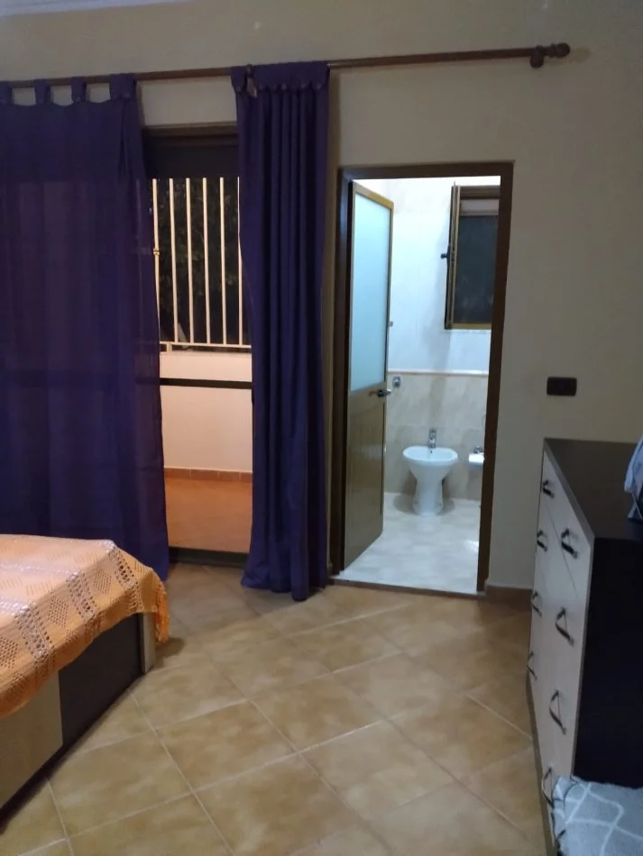 Tirane, jepet me qera apartament 2+1 Kati 2, 100 m² 401 € (rruga ethem haxhi beu)