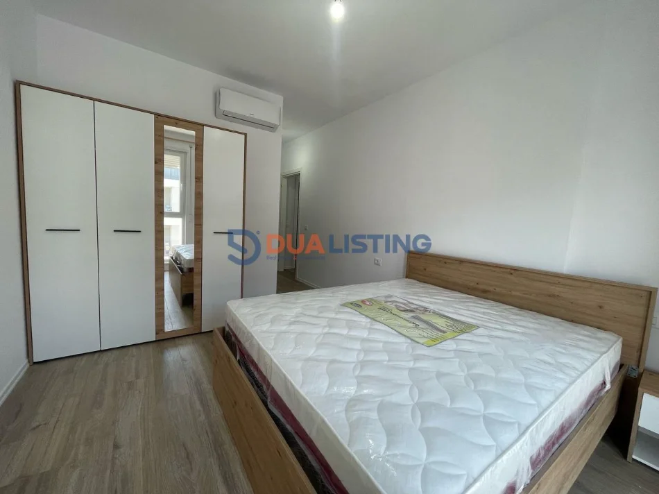 Tirane, jepet me qera apartament 2+1 , 450 € (Univers City)