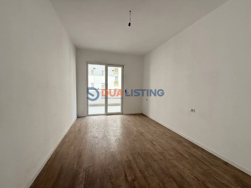 Tirane, shitet apartament 1+1 , 82 m² (Laprake)