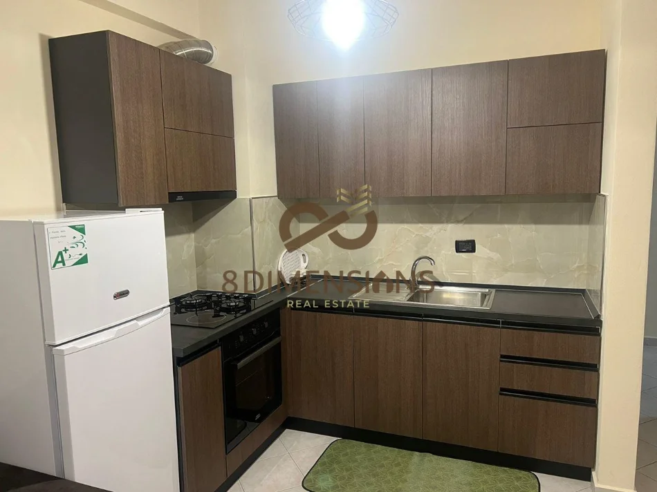 Tirane, jepet me qera apartament 1+1+Ballkon Kati 4, 65 m² 520 € (astir)