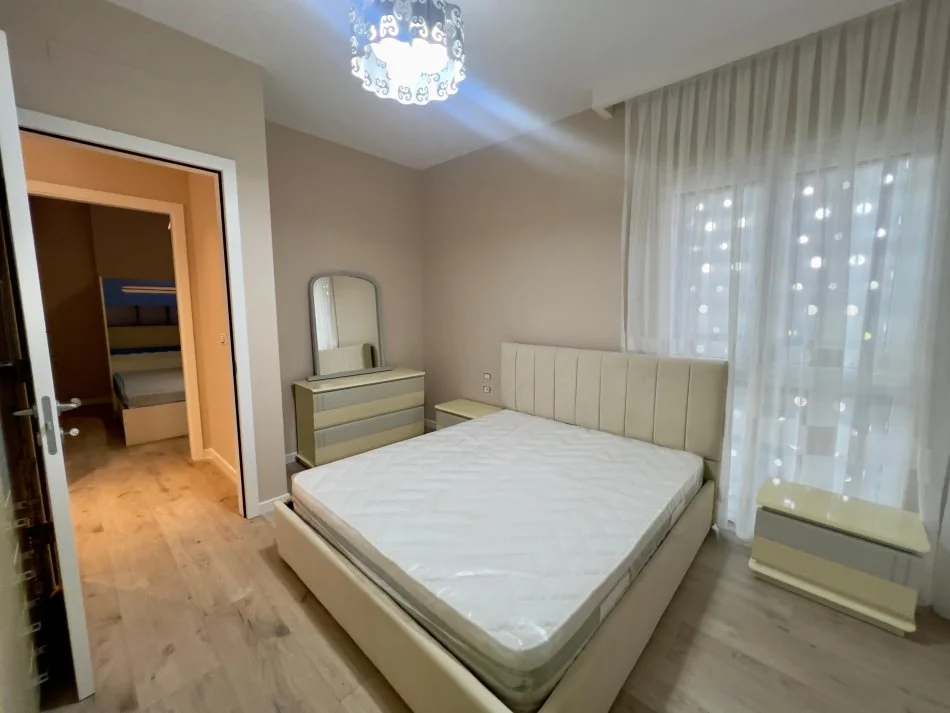 Tirane, jepet me qera apartament 2+1+Ballkon Kati 4, 101 m² 600 € (Rruga 5 Maji)