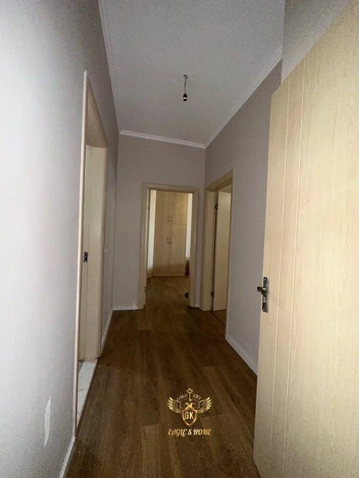 Durres, shes apartament 2+1+Aneks+Ballkon Kati 1, 135.000 € (• 2+1+2 me Verande 069 20 39 456 069 20 39 456 Ish Urtja • 135.000€)