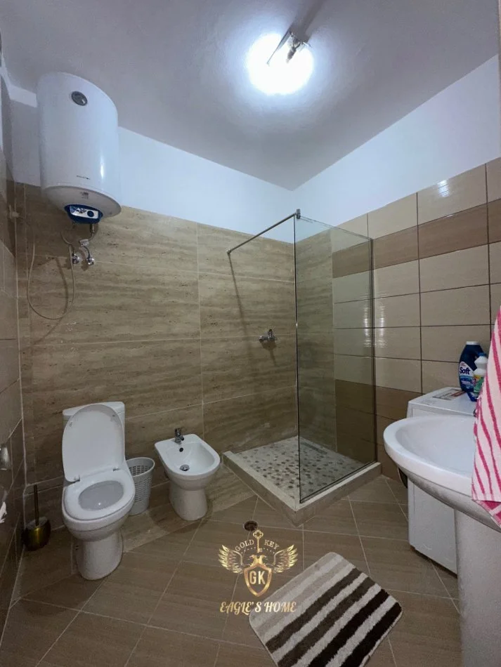 Durres, shes apartament 2+1+Aneks+Ballkon Kati 1, 135.000 € (• 2+1+2 me Verande 069 20 39 456 069 20 39 456 Ish Urtja • 135.000€)