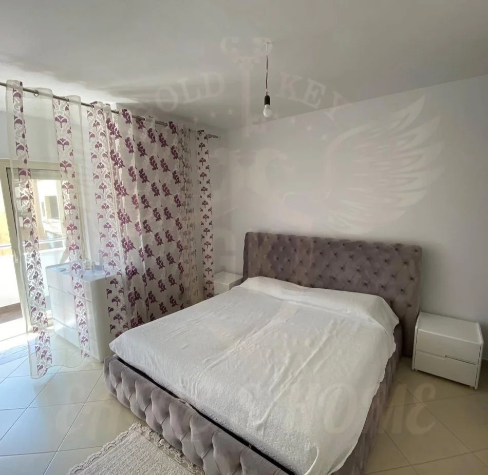 Durres, jepet me qera apartament 2+1+Ballkon Kati 4, 111 m² 400 € (BAR CORNER POLICIA PALLAT I RI ME ASHENSOR)