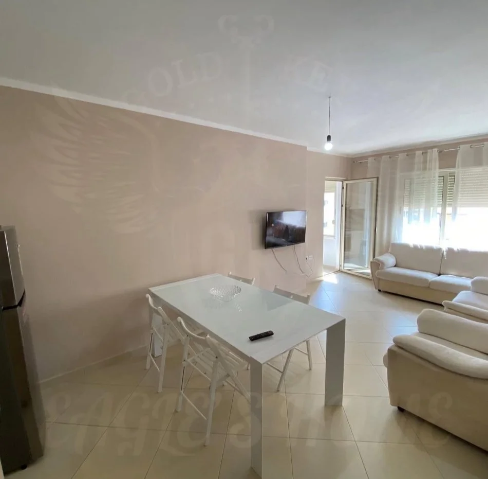 Durres, jepet me qera apartament 2+1+Ballkon Kati 4, 111 m² 400 € (BAR CORNER POLICIA PALLAT I RI ME ASHENSOR)