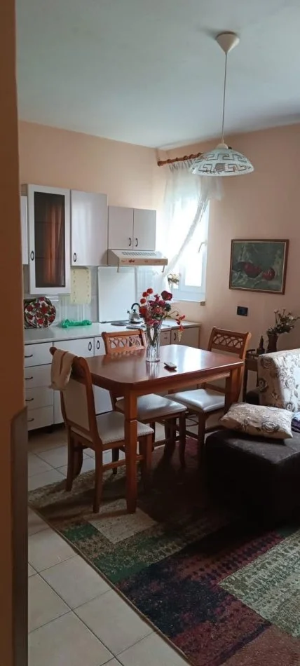 Tirane, jepet me qera apartament 2+1 Kati 5, 74 m² 500 € (Kafe Flora ,Rruga e Durrsit)