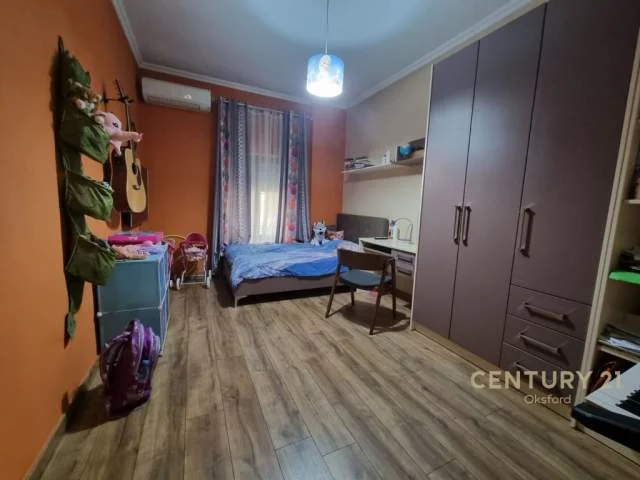 TEK RRUGA E KAVAJES, VILE 3-KATSHE PER SHITJE! 435 m² 653.000 Euro