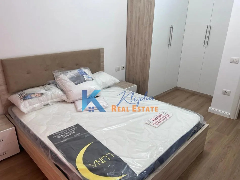 Tirane, jap me qera apartament 2+1+Ballkon Kati 6, 100 m² 450 € (Fresk, afer Restorant Fresku)