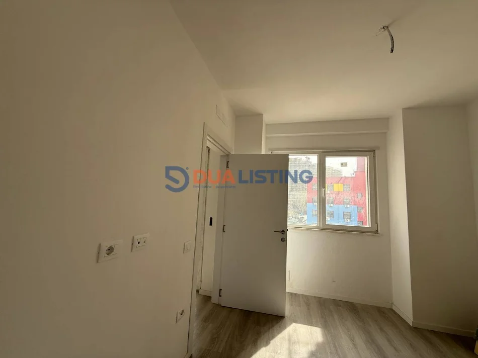 Tirane, jepet me qera apartament 1+1 , 500 € (Laprake)
