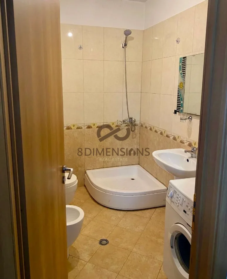 Tirane, jepet me qera apartament 1+1+Ballkon Kati 6, 55 m² 500 € (xhamllik)