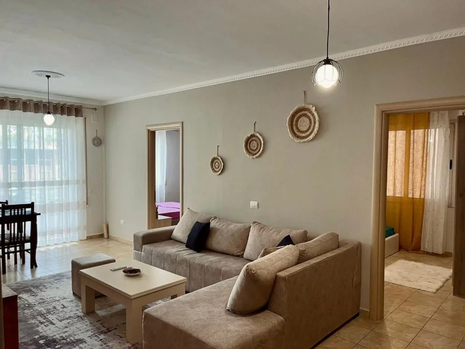 Tirane, jepet me qera apartament 2+1 Kati 1, 90 m² 620 € (Don Bosko tek Kisha)