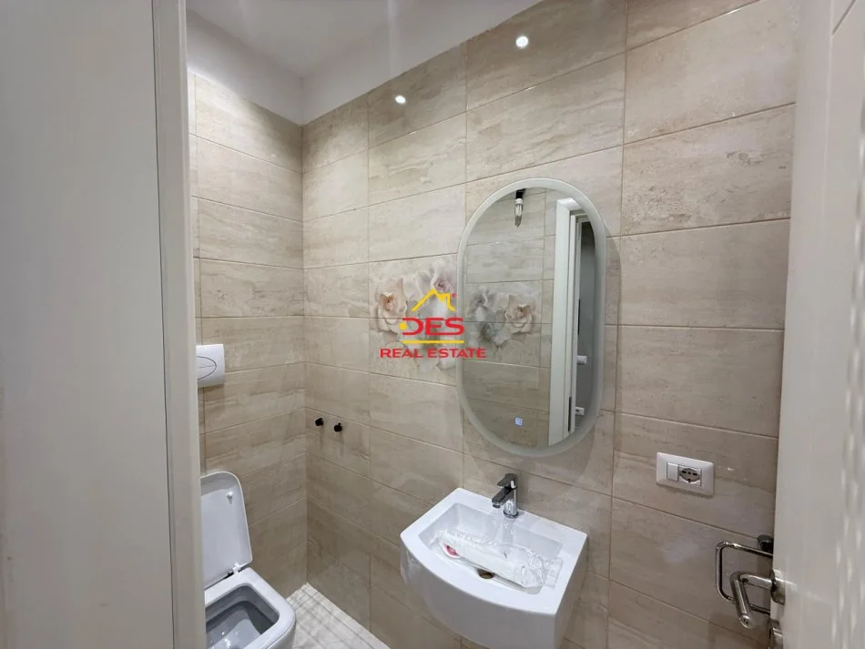Vlore, shitet apartament+verande | Penthouse 2+1+Ballkon , 131 m² 187.000 € (Rruga Janaq Kilica)