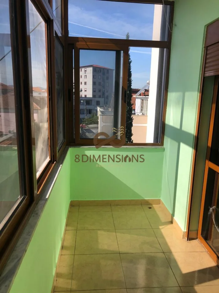 Tirane, jepet me qera apartament 2+1+Ballkon Kati 8, 105 m² 400 € (jordan misja)