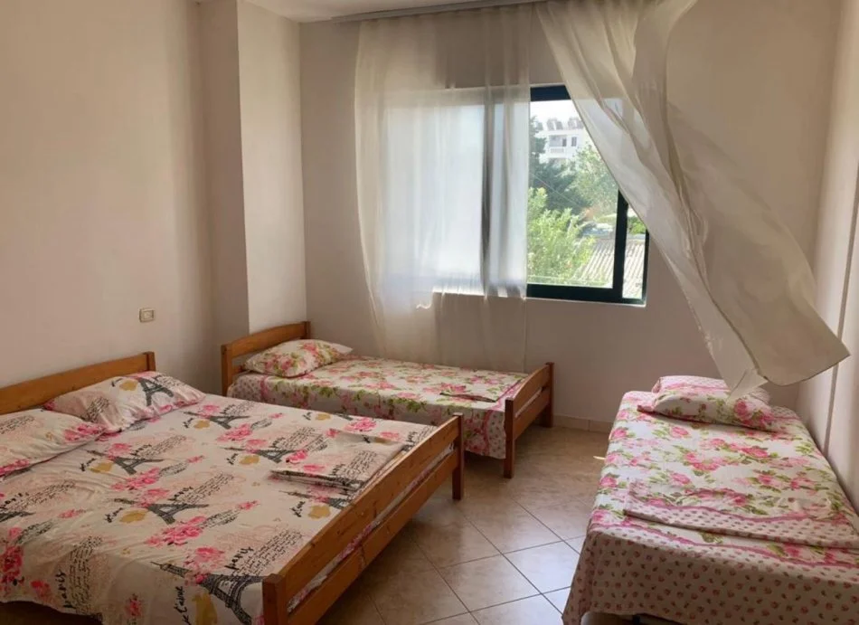 Durres, jepet me qera apartament 1+1 Kati 2, 70 m² 300 € (Qera Apartament Sistemin 1+1 Karburant Iliria Plazh)