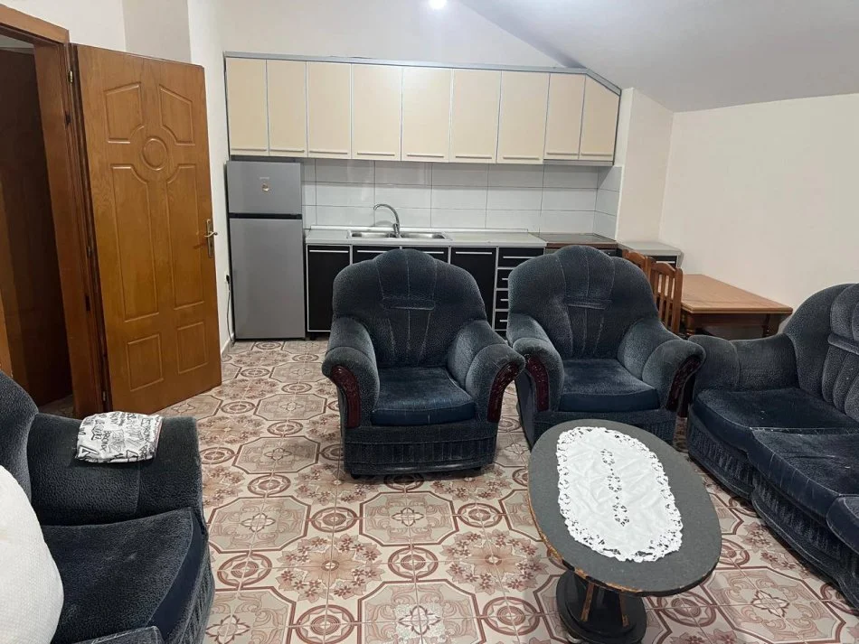 Tirane, jepet me qera apartament 2+1+Ballkon Kati 3, 100 m² 420 € (Rruga Don Bosko)