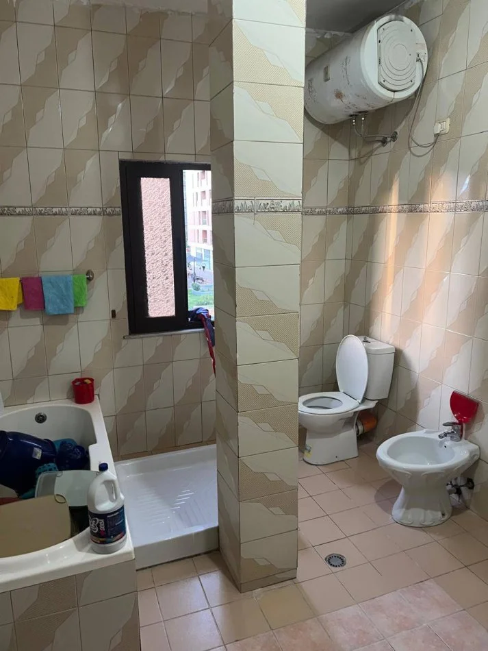Tirane, jepet me qera apartament 2+1+Ballkon Kati 3, 100 m² 420 € (Rruga Don Bosko)