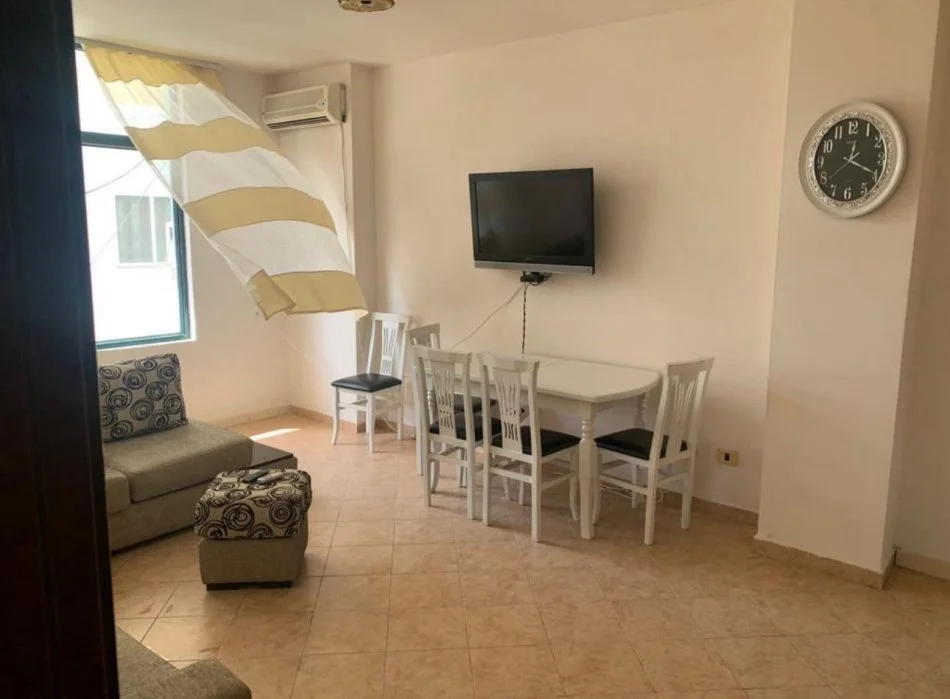 Durres, jepet me qera apartament 1+1 Kati 2, 70 m² 300 € (Qera Apartament Sistemin 1+1 Karburant Iliria Plazh)