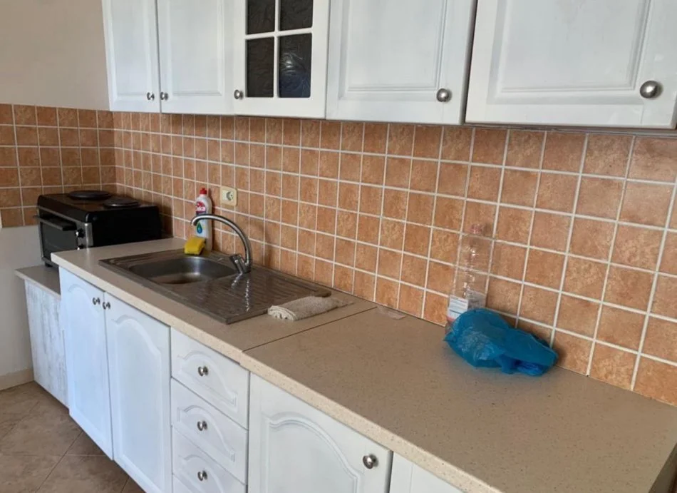 Durres, jepet me qera apartament 1+1 Kati 2, 70 m² 300 € (Qera Apartament Sistemin 1+1 Karburant Iliria Plazh)