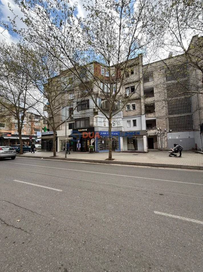 Tirane, jepet me qera apartament 1+1 , 400 € (Rruga Bardhyl)