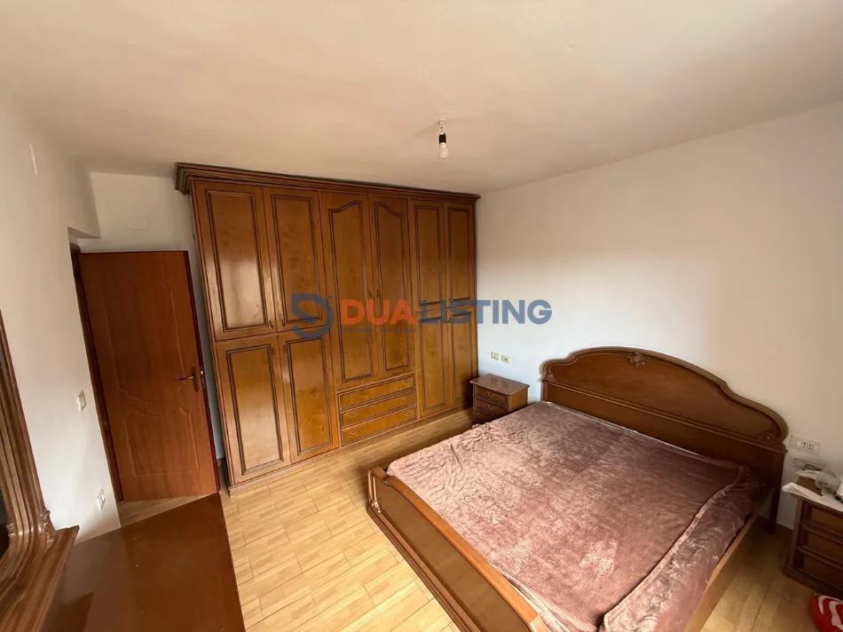 Tirane, jepet me qera apartament 1+1 , 400 € (Rruga Bardhyl)