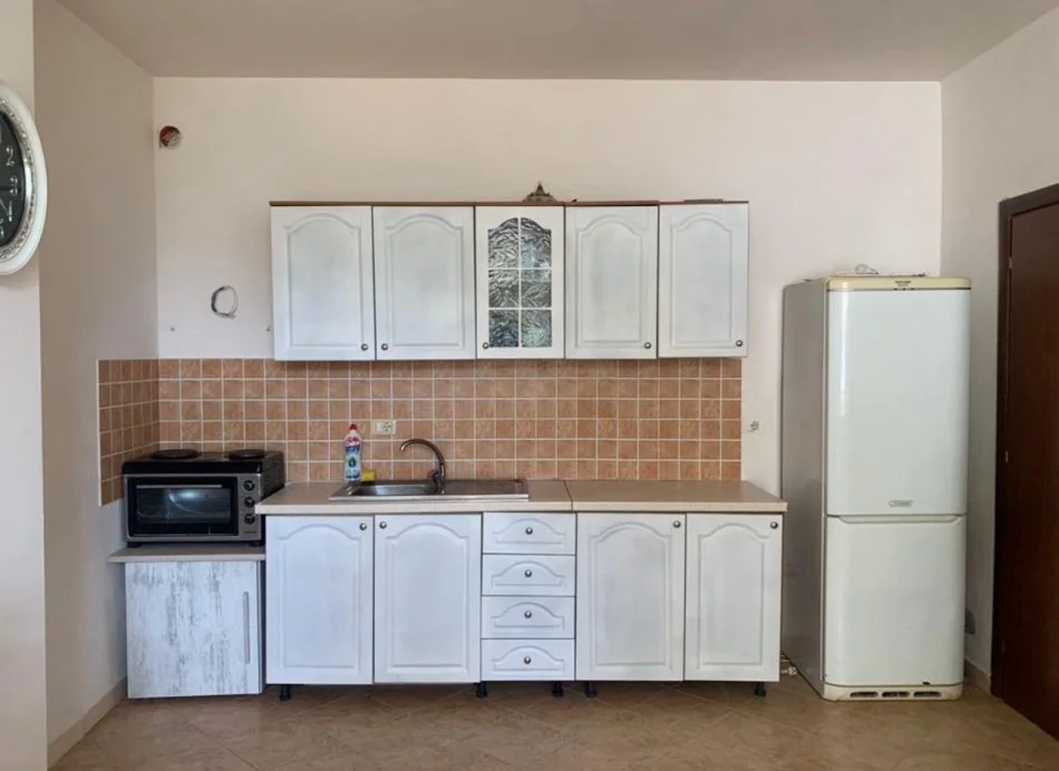 Durres, jepet me qera apartament 1+1 Kati 2, 70 m² 300 € (Qera Apartament Sistemin 1+1 Karburant Iliria Plazh)