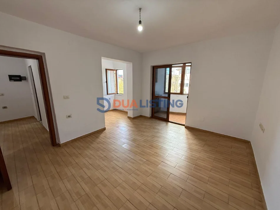 Tirane, jepet me qera apartament 1+1 , 400 € (Rruga Bardhyl)