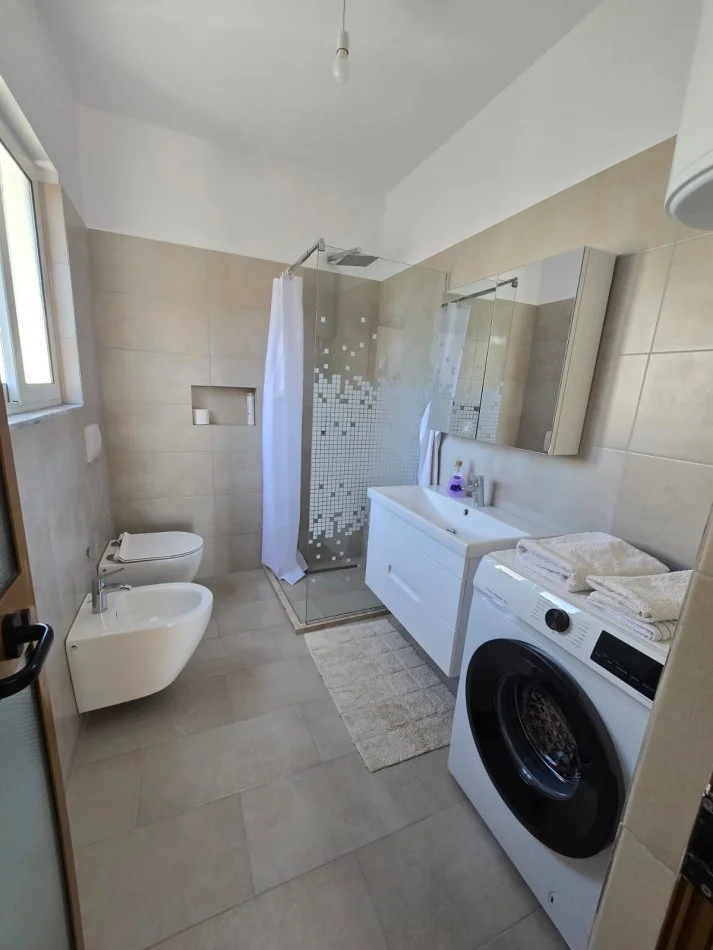 Tirane, jepet me qera apartament 1+1+Ballkon , 55 m² 550 € (Credins perballe Delijorgjit)