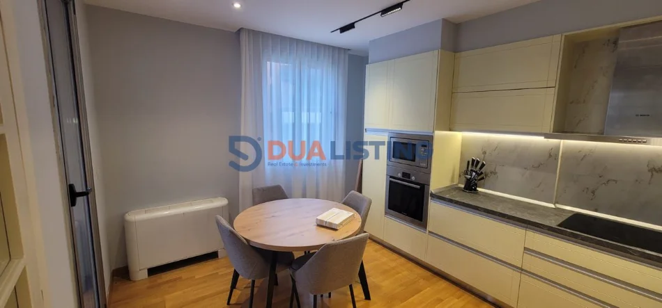 Tirane, jepet me qera apartament 3+1 , 190 m² 2.000 € (Liqeni i Tiranes)