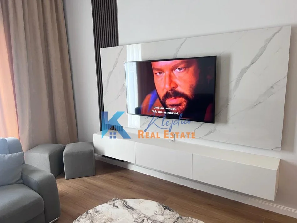 Tirane, jap me qera apartament 2+1+Ballkon Kati 6, 100 m² 450 € (Fresk, afer Restorant Fresku)