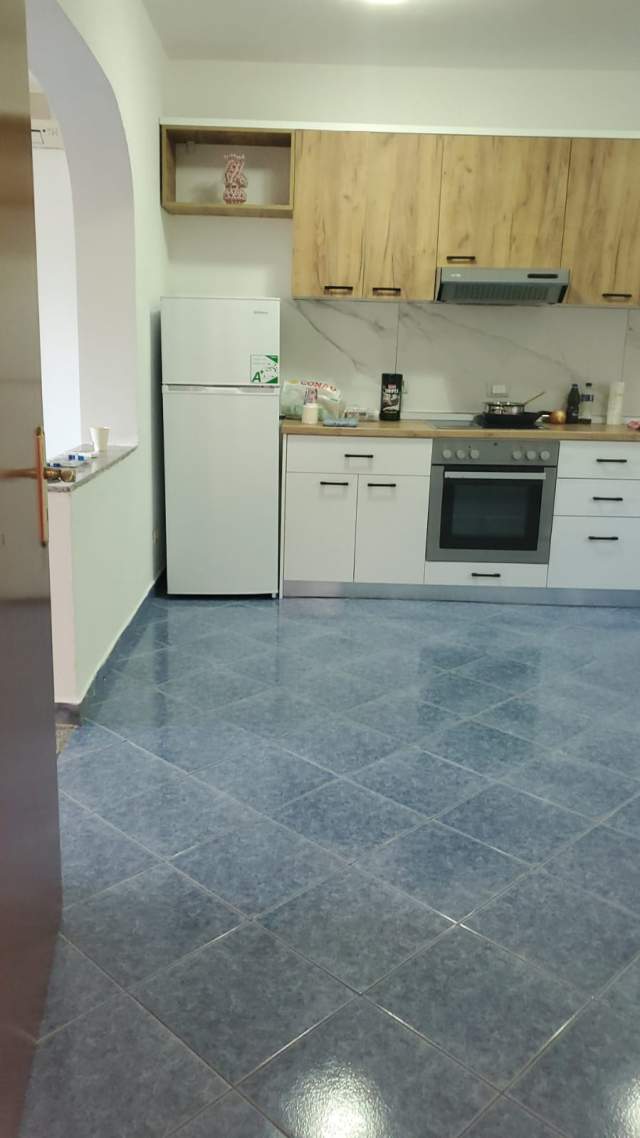 Tirane, jepet me qera apartament 2+1+A+BLK Kati 1, 100 m² 400 Euro (Shkolla bashkuar)