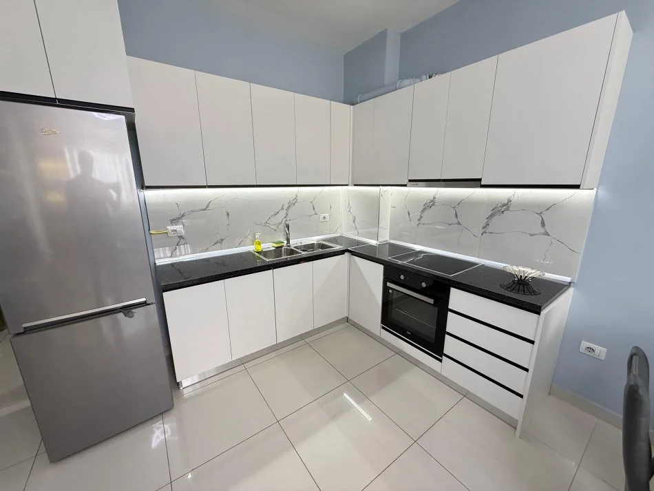 Tirane, jepet me qera apartament 2+1 Kati 5, 105 m² 600 € (Kompleksi Asl)