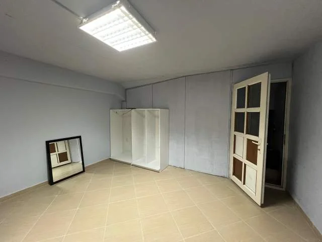 Tirane, jepet me qera ambjent biznesi Kati 0, 2.000 m² 11.000 Euro (kashar)