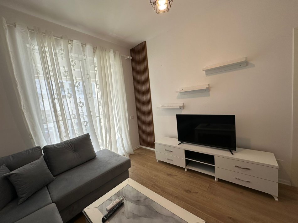 Tirane, jepet me qera apartament 1+1 Kati 2, 75 m² 450 € (Siri Kodra)