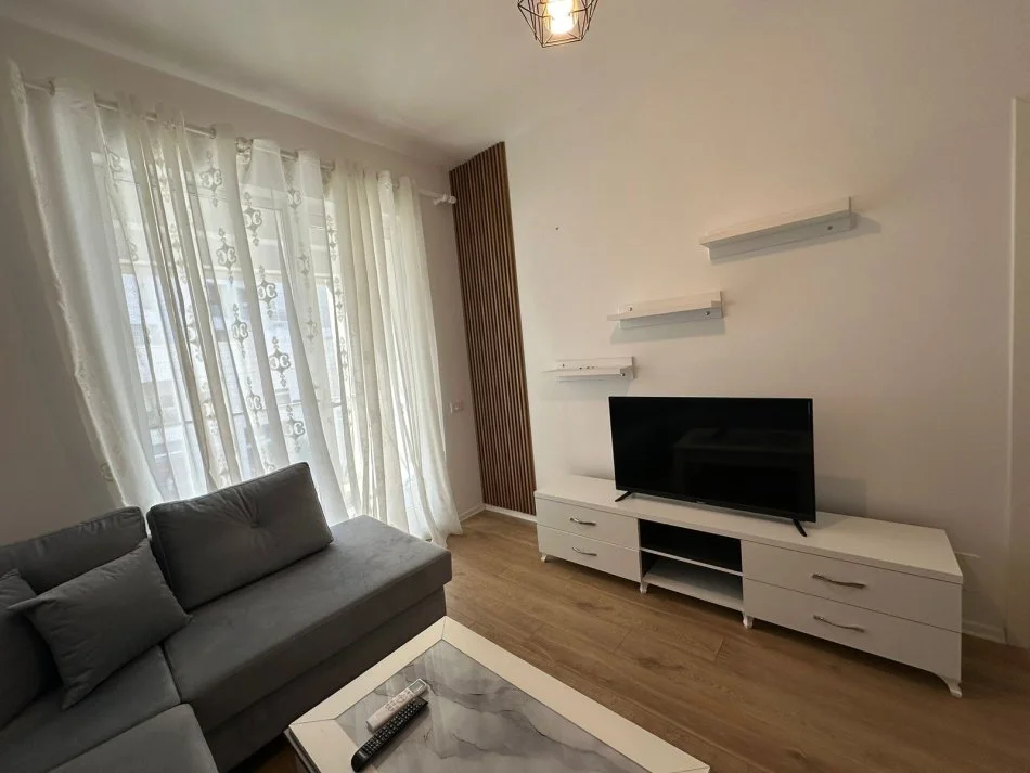 Tirane, jepet me qera apartament 1+1 Kati 2, 75 m² 450 € (Siri Kodra)