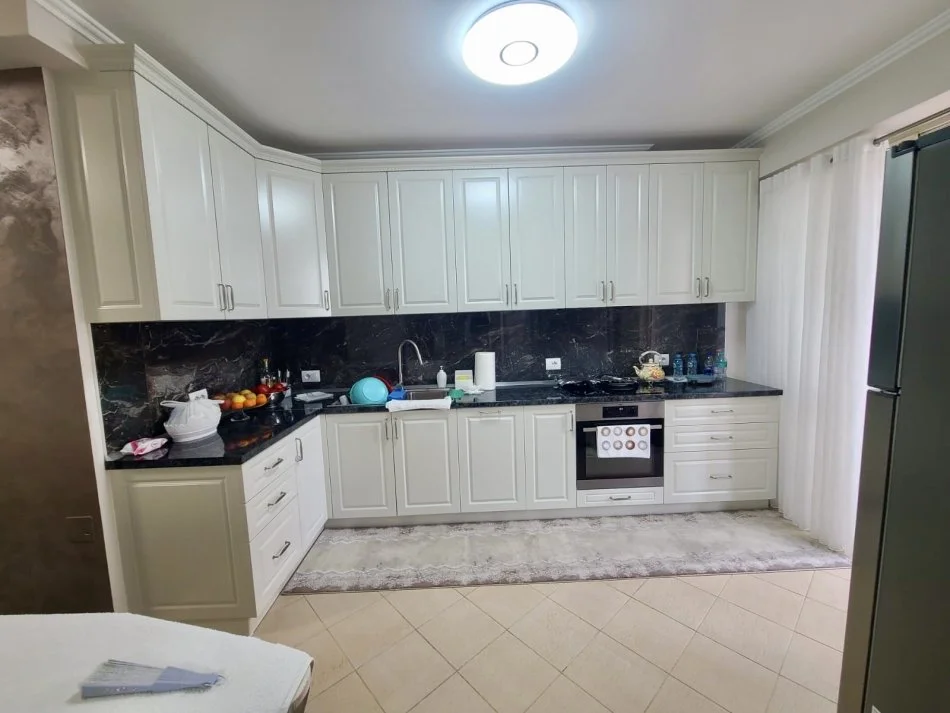 Tirane, shitet apartament 2+1+Aneks+Ballkon Kati 4, 113 m² 260.000 € (Selvia)