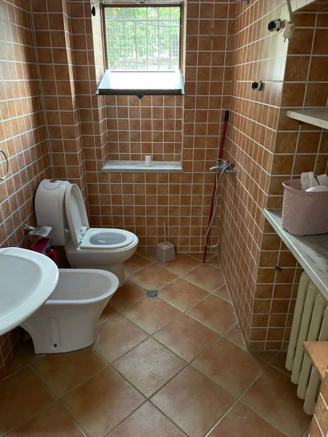Tirane, jepet me qera apartament 2+1+A Kati 1, 90 m² 350 Euro (Brryli)