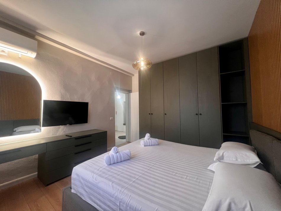 Tirane, jepet me qera apartament 2+1+Ballkon Kati 3, 80 m² 700 € (Pazari i Ri - Tiranë)