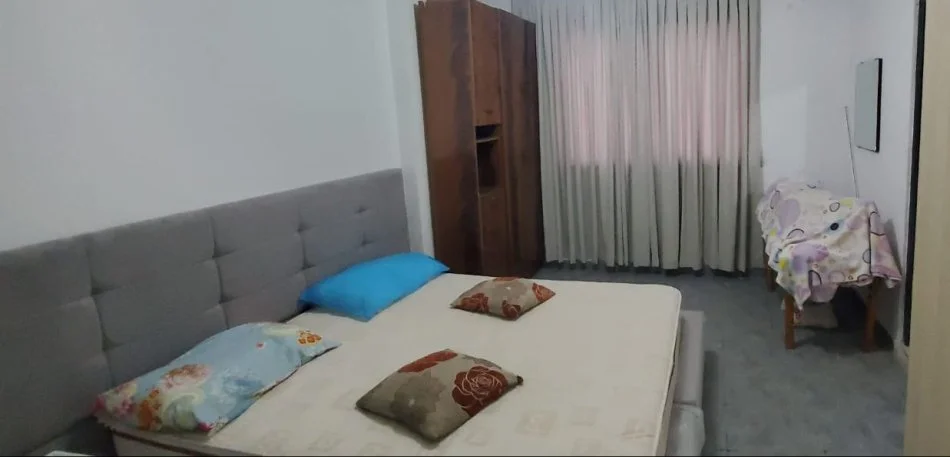 Tirane, jepet me qera apartament 1+1+Ballkon Kati 5, 60 m² 400 € (Brryl)