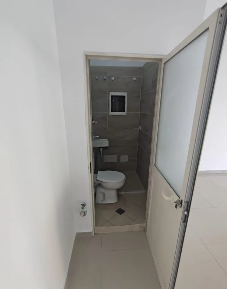 Tirane, jepet me qera ambjent biznesi Kati 1, 30 m² 410 € (vasil shanto)