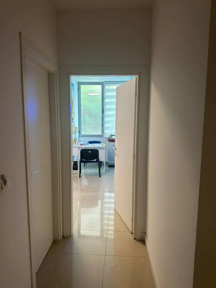 Durres, jepet me qera ambjent biznesi Kati 0, 160 m² 1.000 € (Vollga, Durres)