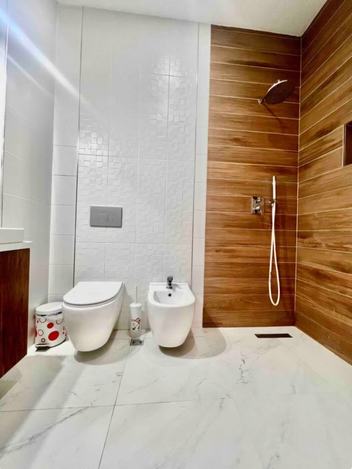 Tirane, jepet me qera apartament 2+1+Ballkon Kati 9, 102 m² 750 € 