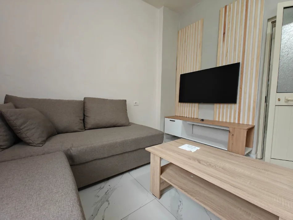 Tirane, jepet me qera apartament 1+1 Kati 2, 45 m² (Porcelan 530581010-83))