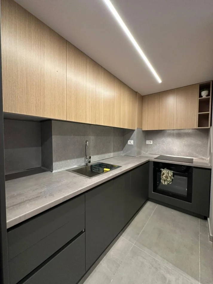 Tirane, shitet apartament duplex 1+1 Kati 1, 72 m² 122.000 € (Rruga e Kavajes)