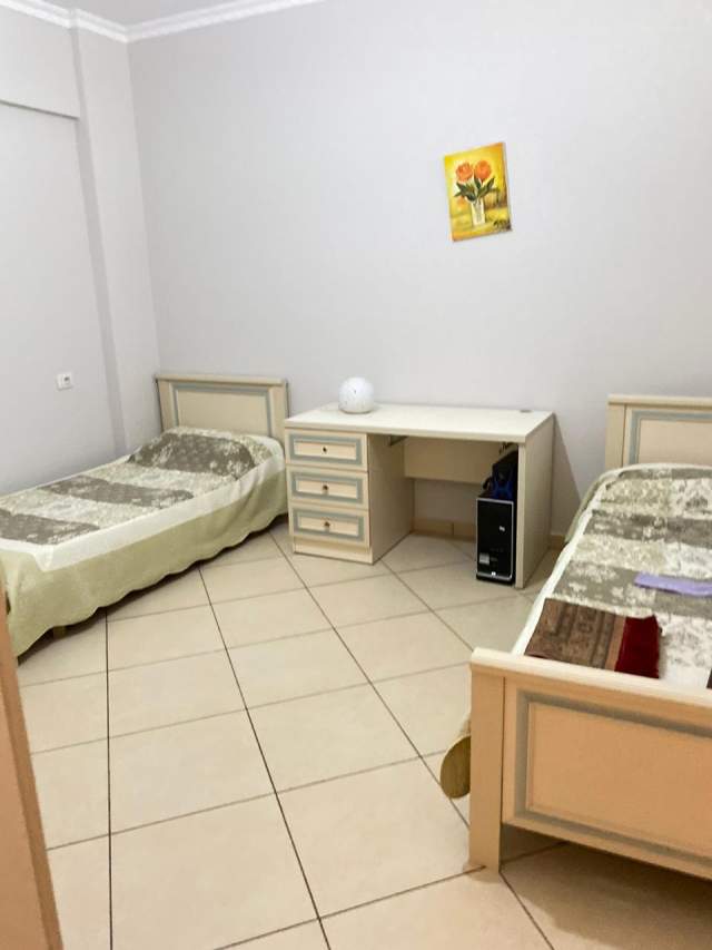 Tirane, jepet me qera apartament 2+1+BLK Kati 1, 122 m² 450 Euro (Rruga Peti)