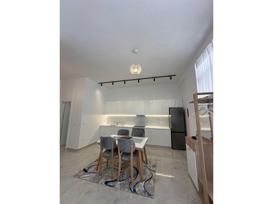 Tirane, shes apartament 1+1 Kati 1, 56 m² 83.500 € (Fresk)
