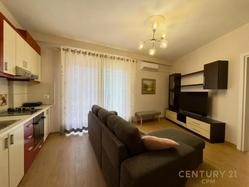 Tirane, shes apartament duplex 2+1 Kati 2, 131 m² (Rruga e Dibres)
