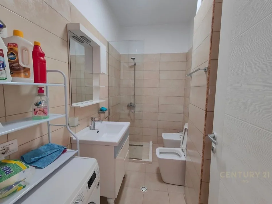 Tirane, jepet me qera apartament 1+1 Kati 1, 80 m² 550 € (Oxhaku)