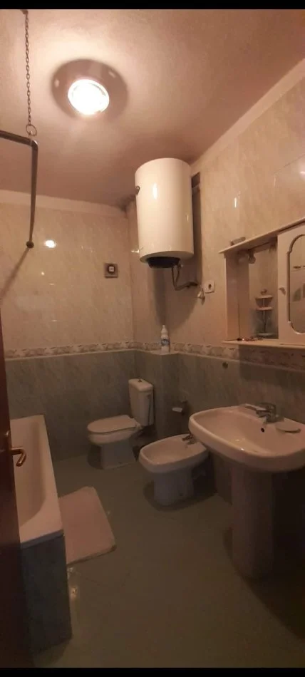 Tirane, jepet me qera apartament 1+1+Ballkon Kati 8, 70 m² 600 € (MYSLYM SHYRI)