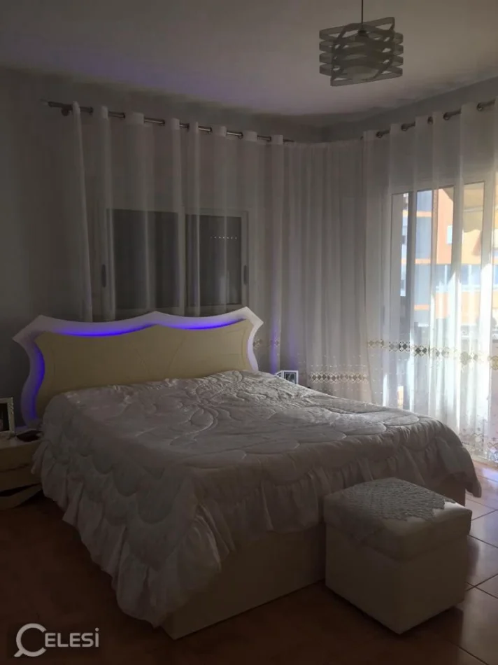 Tirane, jepet me qera apartament 2+1+Ballkon Kati 4, 125 m² 800 € (KOMUNA E PARISIT)