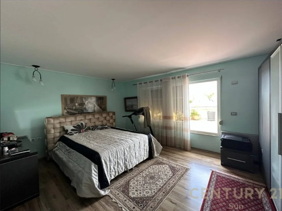 Tirane, shes apartament 3+1 Kati 13, 511 m² 590.000 € (Qender)